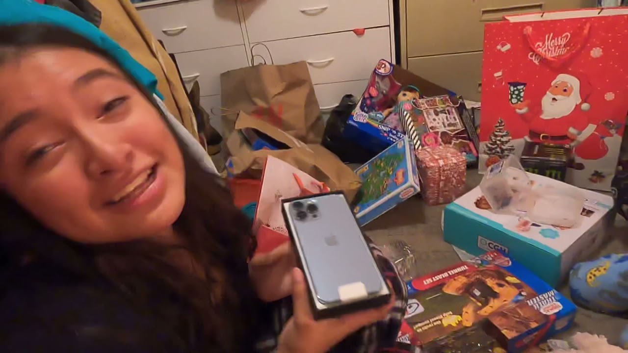 inesperada sorpresa en regalo de navidad, iphone 13 para alessa
