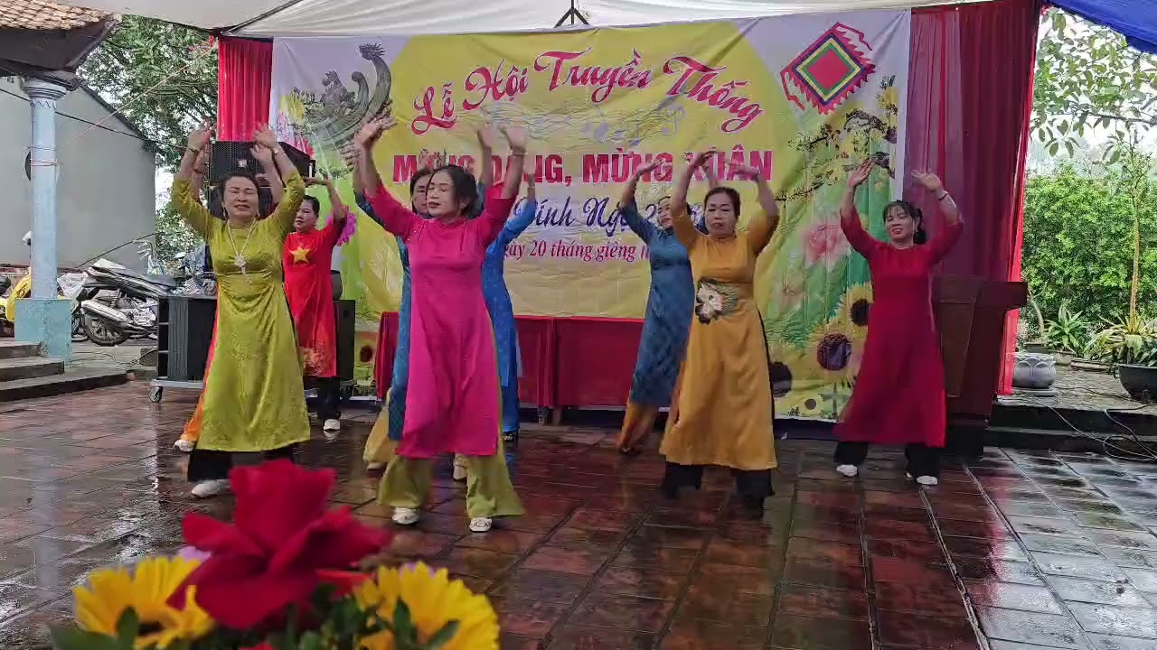 Nhảy phố xuân hội làng Đình Thông 