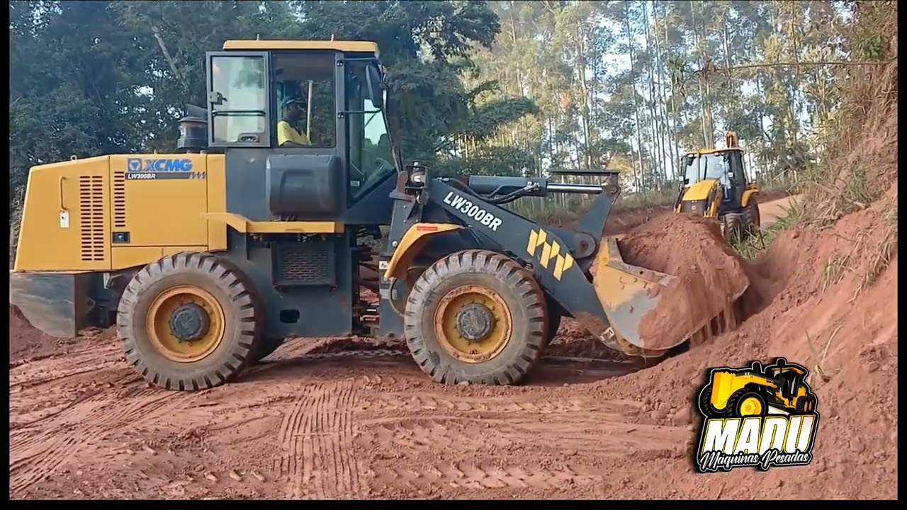 carregadeira xcmg cortando saida de água