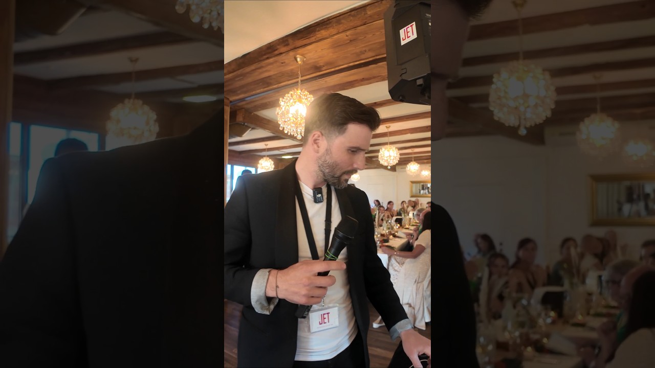 Hochzeits-DJ macht Einzug f&uuml;r Brautpaar unvergessen! 🥰👰🤵 #dj #party #music #wedding #love