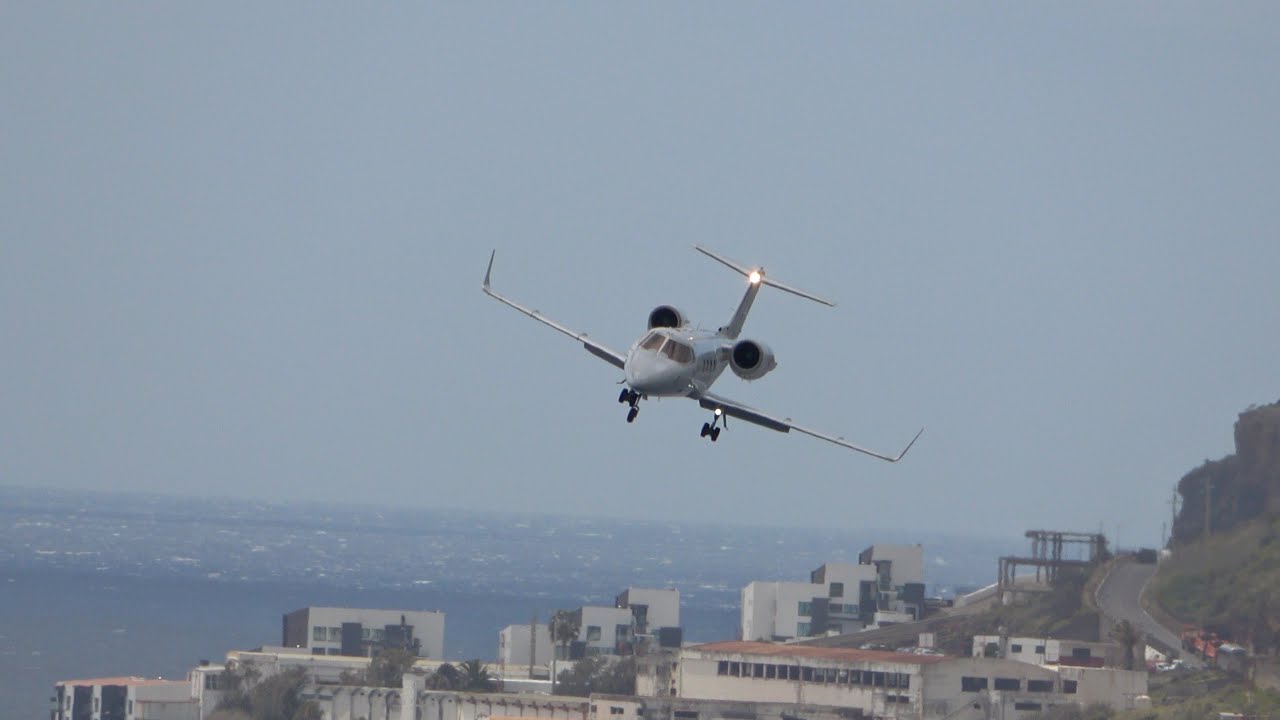 GUSTY LANDING Flight Ambulance Learjet 60 at Madeira Airport 16.03.2020