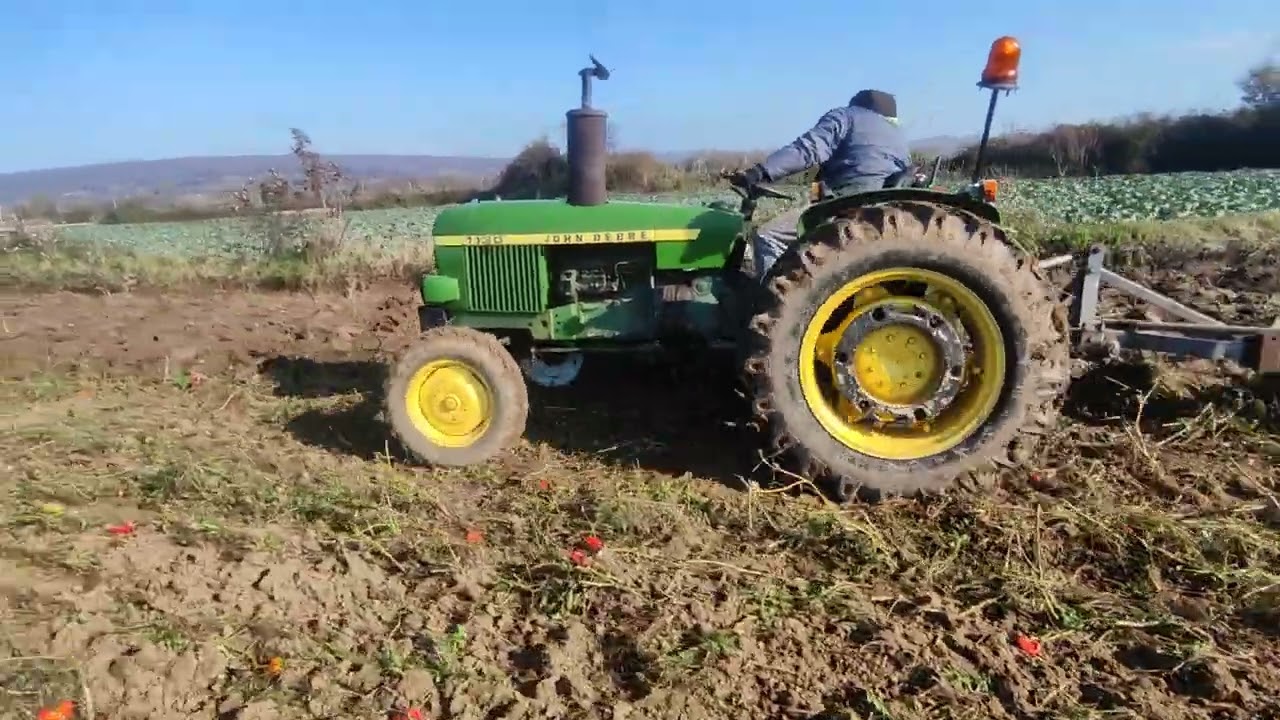 John Deere 1130 -pulluk performansi ..pulluk küçük gelmiş  traktöre..