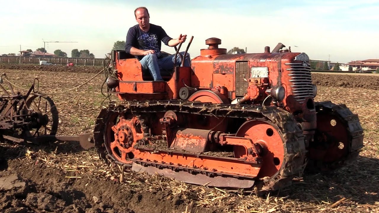 Orsi Anteo cingolato aratura - Tracked hot bulb tractor ploughing + start up & sound