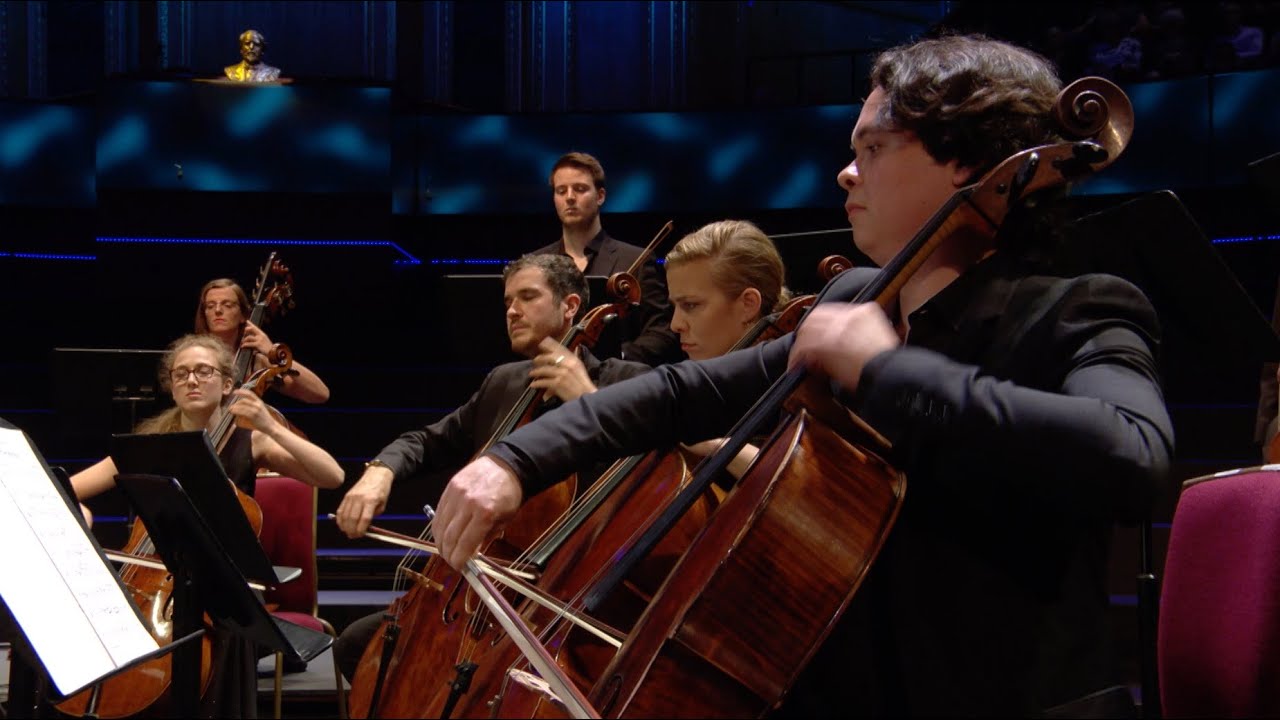 Strauss' Metamorphosen // Aurora Orchestra