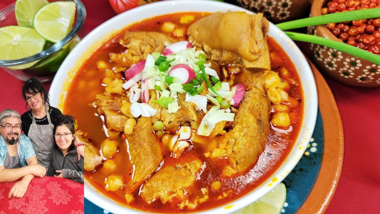 "Receta fácil de pozole rojo a mi estilo"