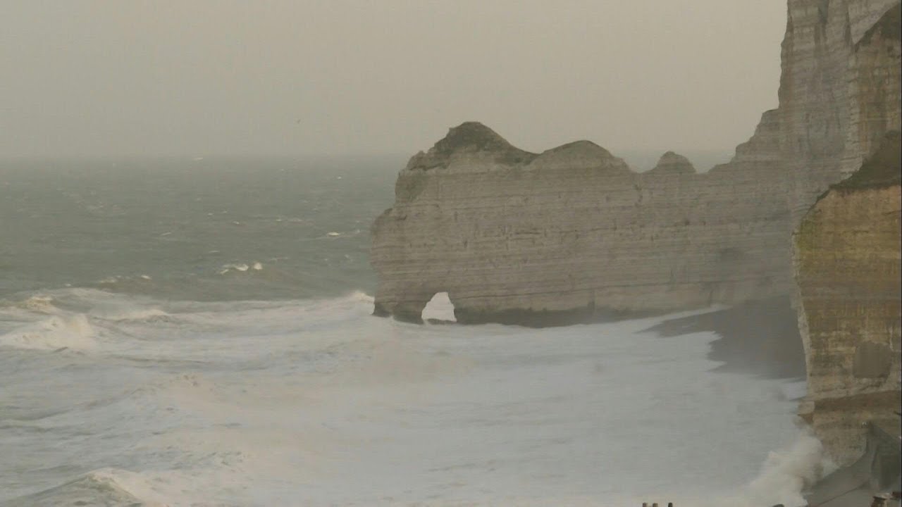 La tempête Ciara balaie Etretat en Seine-Maritime | AFP Images