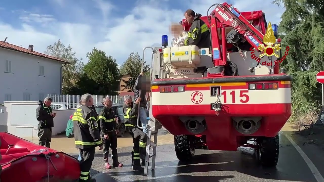 20231102 ALLUVIONE CAMPI BISENZIO - FI VIGILI DEL FUOCO