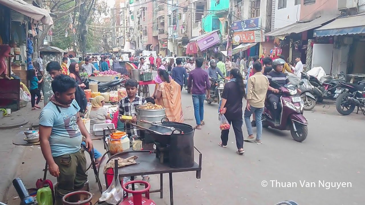 India || Exploring Delhi by train