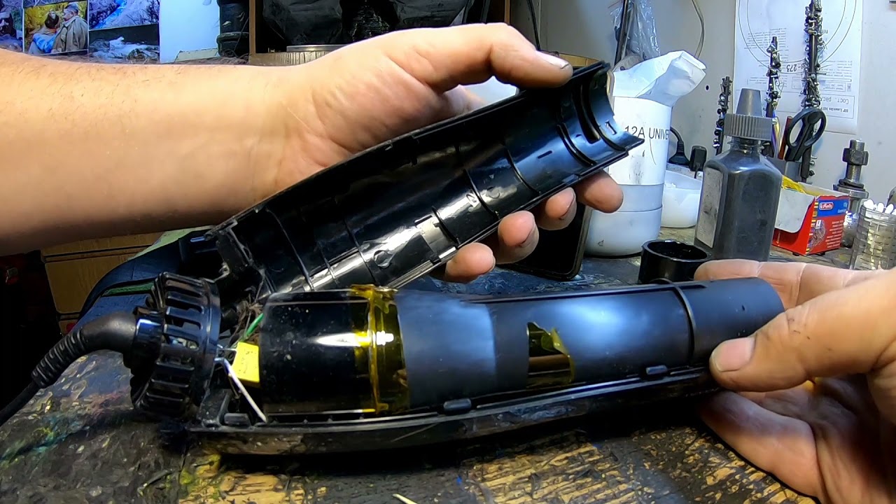 как ФЕН , неразборный , открыть и почистить от намотавшихся волос  ?