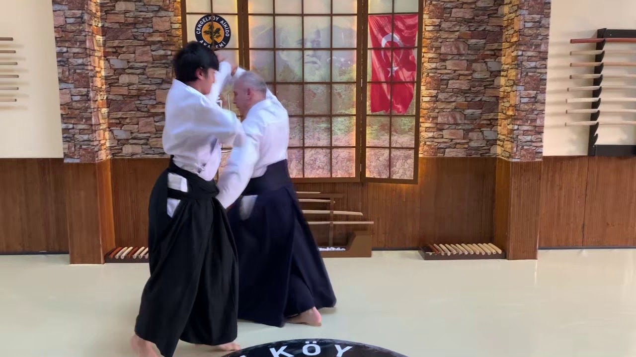 Ryotedori Uchi Kaiten Kokyunage | Yetişkin Aikido | Gen&ccedil; Aikido |