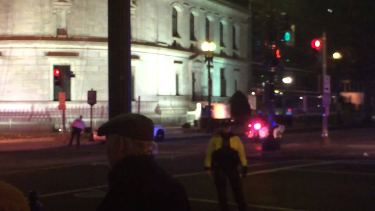 President Obama's motorcade leaves White House on Sunday night