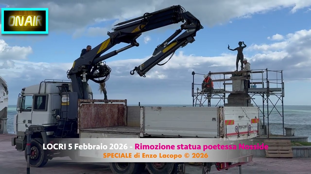 LOCRI 5 Febbraio 2026 - Rimozione step by step, statua della poetessa Nosside.
