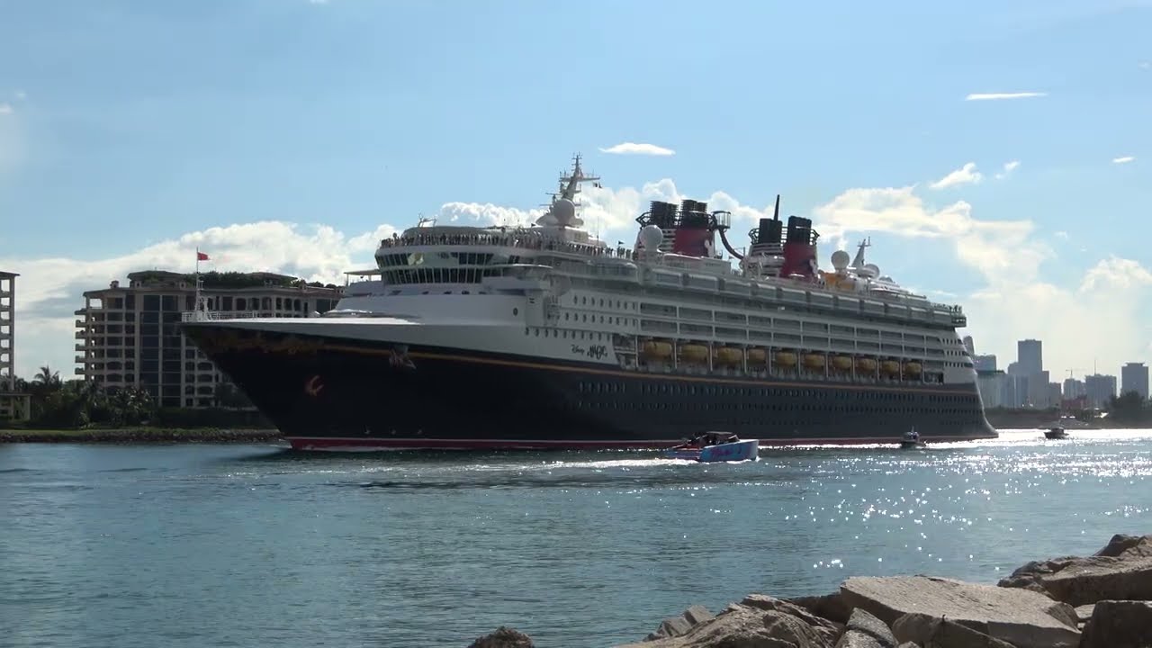 Disney Magic Cruise Ship.  When you wish upon a star melody horn Sailaway