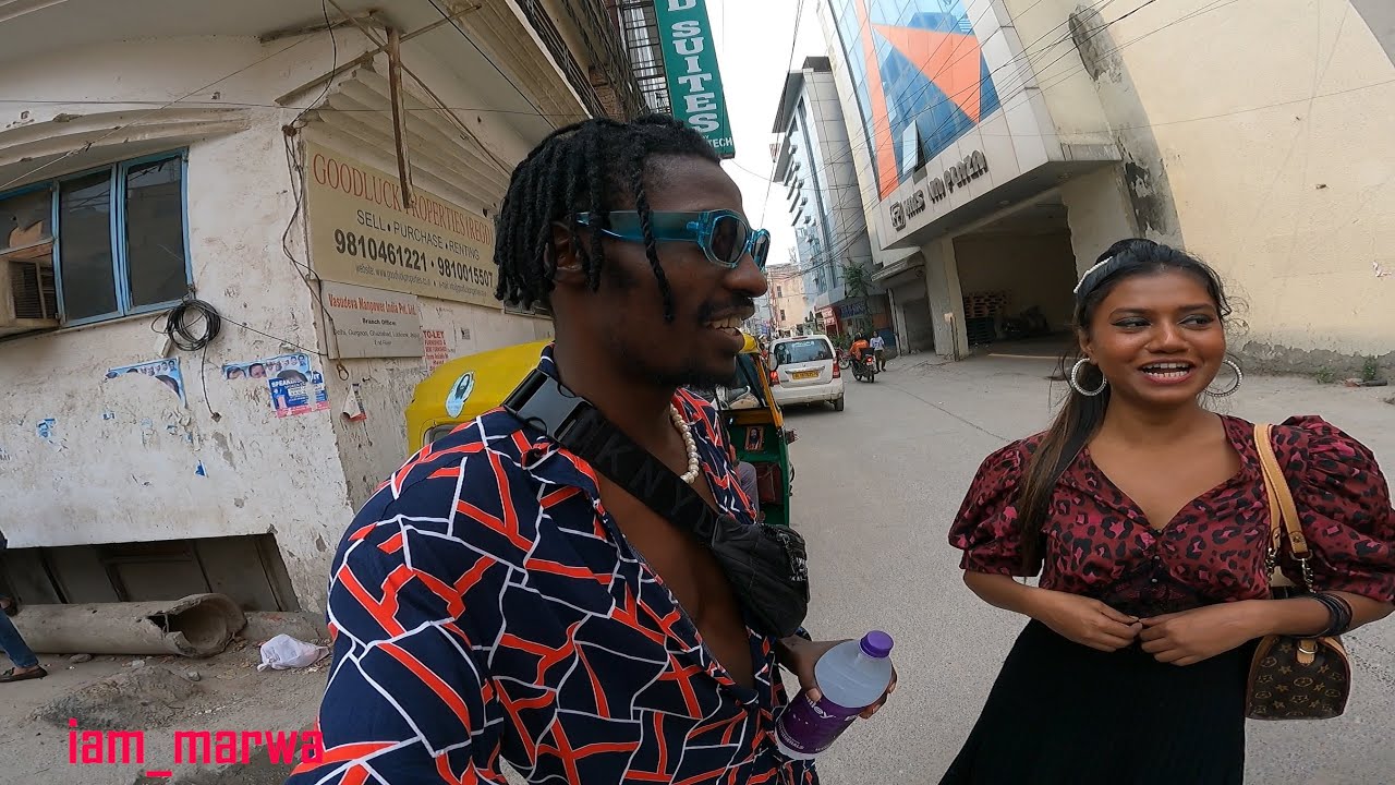 Local Indian Girl Shows Me Her City Hood , INDIA 🇮🇳
