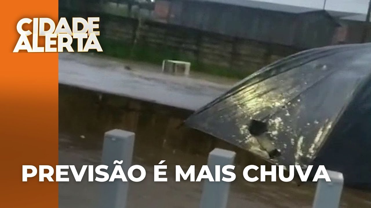 Tempestade no Paraná: dia de limpeza e de contabilizar prejuízos causados pela forte chuva