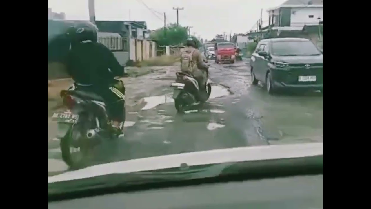 MASYARAKAT INGIN IMPRAKSTUKTUR JALAN LAMPUNG TENGAH ITU BAGUS.