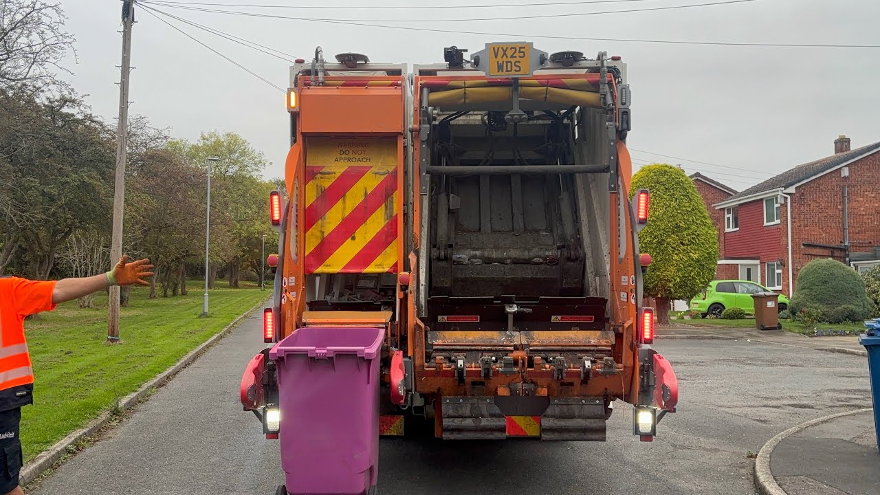 Dennis Elite + Refuse Truck on Recycling, WDS 