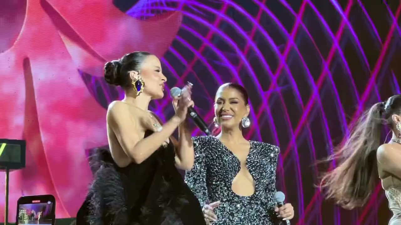 Maiara e Maraísa cantando no Marco Zero com Priscila Senna 