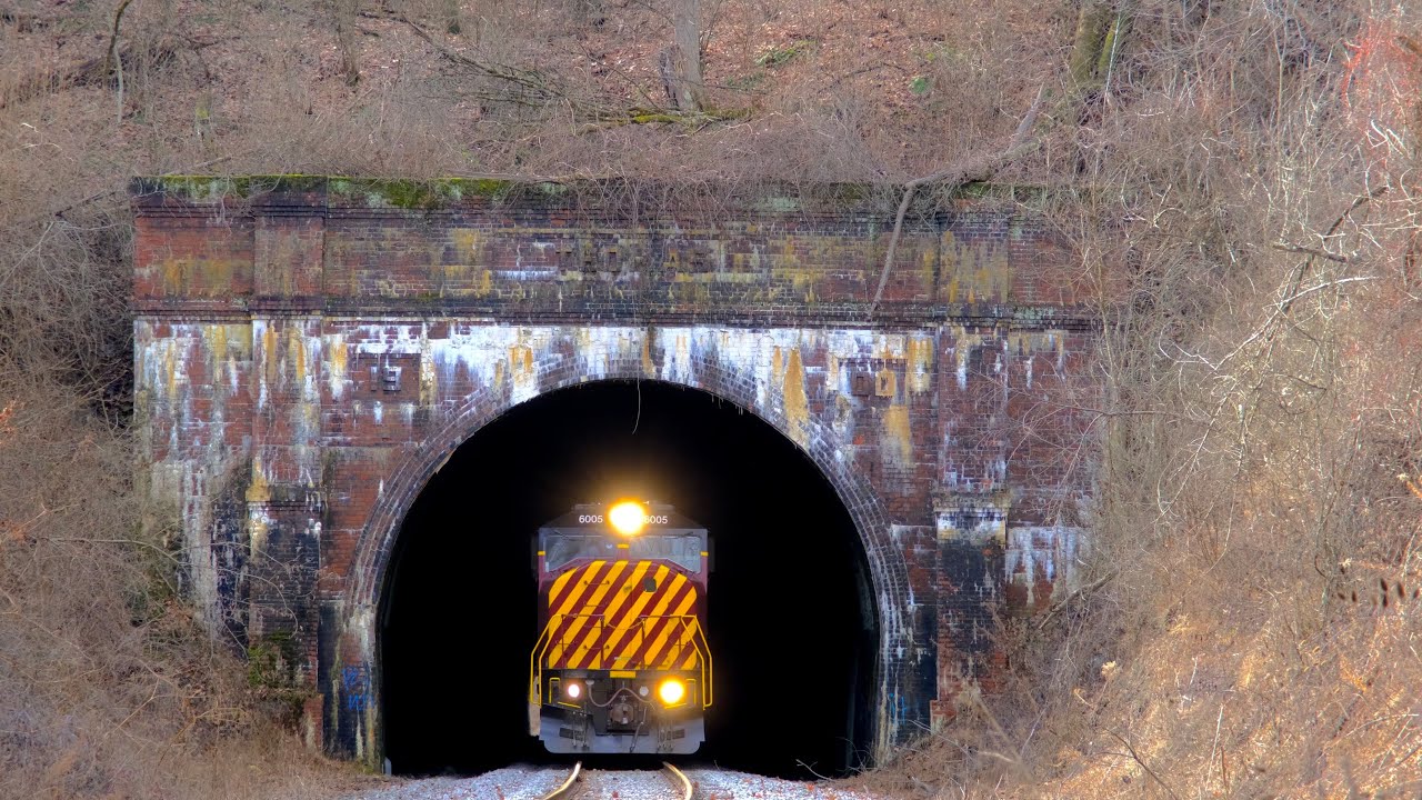 [4K60] AVR-3 with two SD60Ms, Featuring Thomas Tunnel