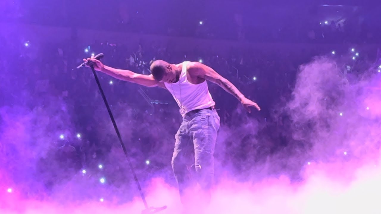 USHER ‘Nice & Slow’ live in St. Louis | Past Present Future Tour