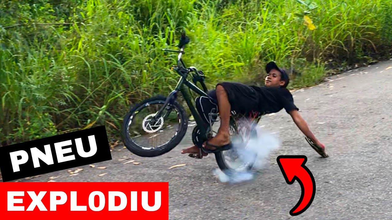 Pneu expl0diu no evento de grau de bike
