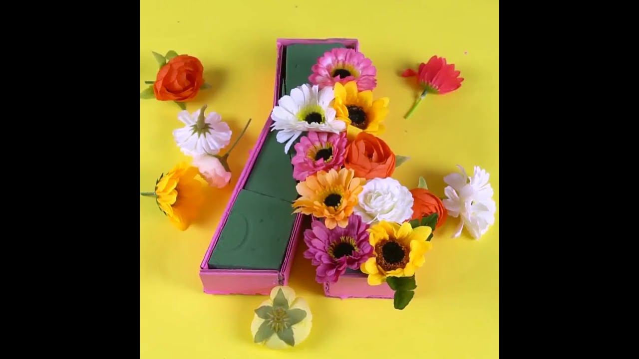 Eine richtig coole kreative Dekorationsidee &ndash; Ein wenig Pappe, Farbe und Blumen reichen! DIY