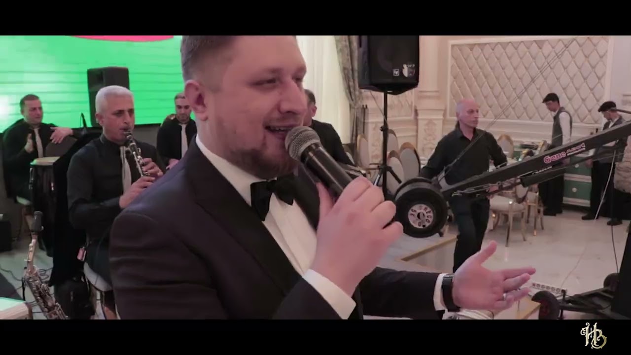 Huseyn Best weeding