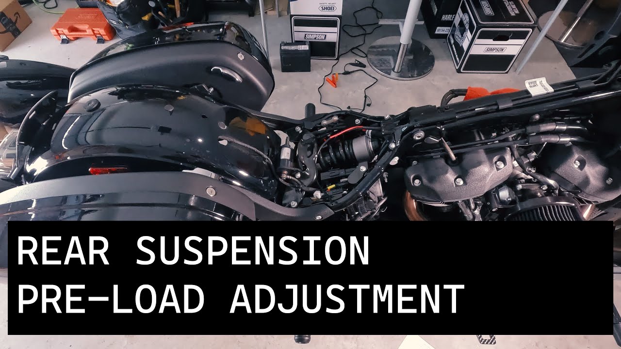 Adjust Rear Suspension Pre-Load - Harley-Davidson M8 Softail 2023 Low Rider ST