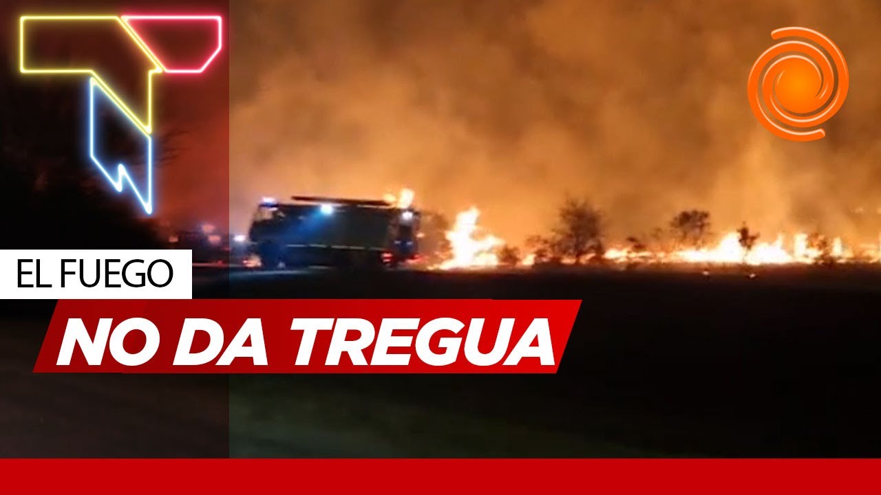 Los bomberos luchan cuerpo a cuerpo a pocos metros de la autopista Córdoba-Carlos Paz