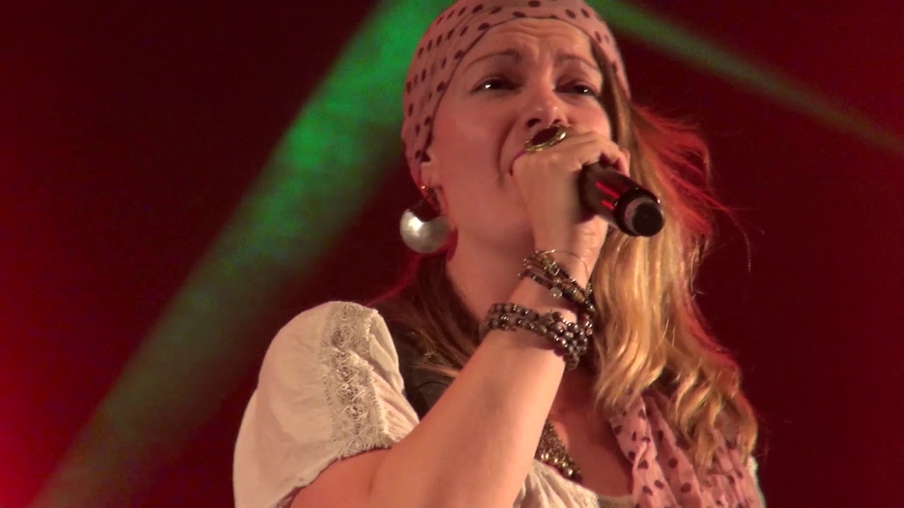 GOLDEN PARACHUTE - Folie dans le monastère - Live au Festimut 2018