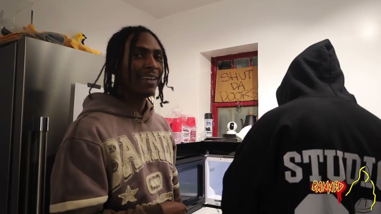 BANNED4GOOD: Worm got NO business making cup noodles