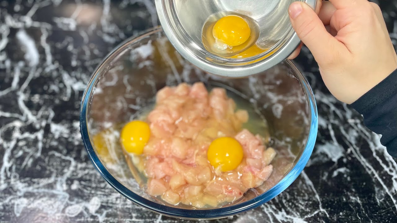 Mélangez simplement le poulet aux oeufs et le résultat est INCROYABLE 🍳Facile et rapide !