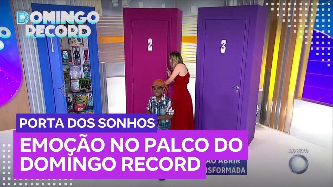 Porta dos sonhos: Vaqueirinho se emociona com surpresas