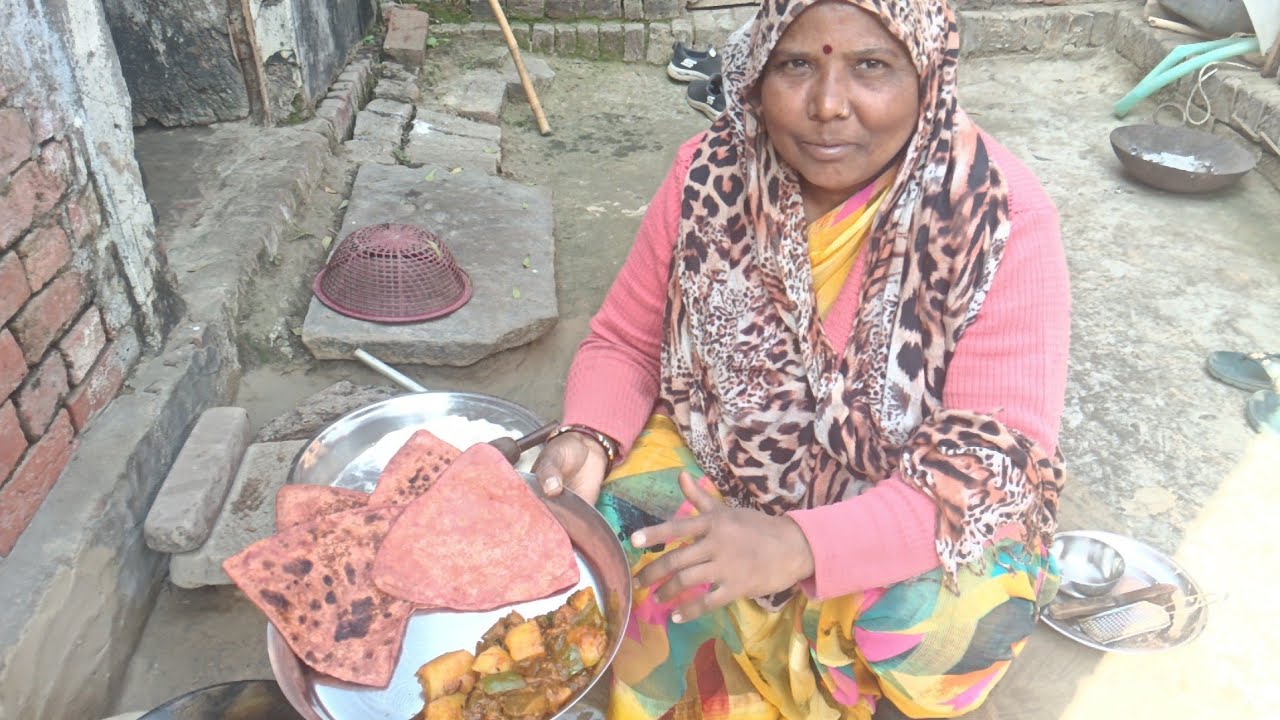 Shimla mirch baigan aalu ki sabji aur desi ghi ke paraathe...