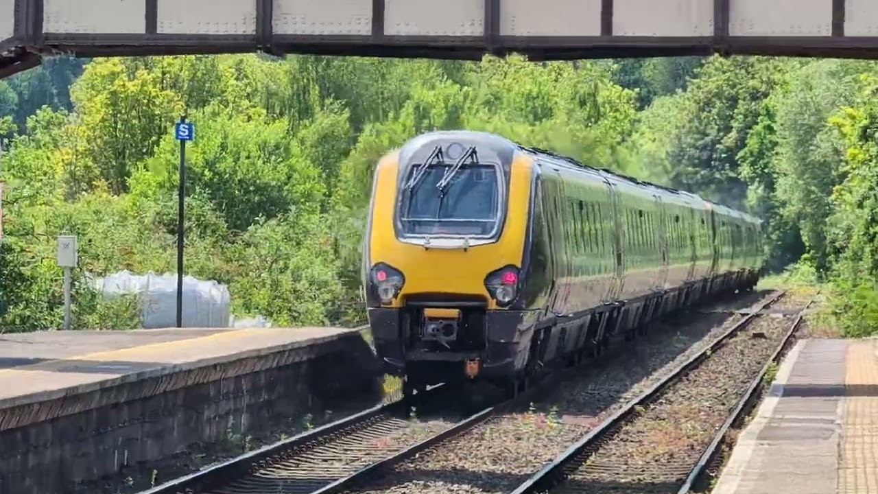 CrossCountry Voyagers no's: 220005 + 220033 @ Chepstow (1V50) 05/05/2025.