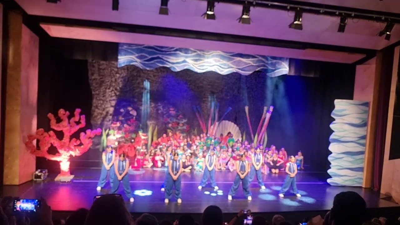 &Chi;&omicron;&rho;&epsilon;&upsilon;&tau;&iota;&kappa;ή &pi;&alpha;&rho;ά&sigma;&tau;&alpha;&sigma;&eta; School of Dance Movement