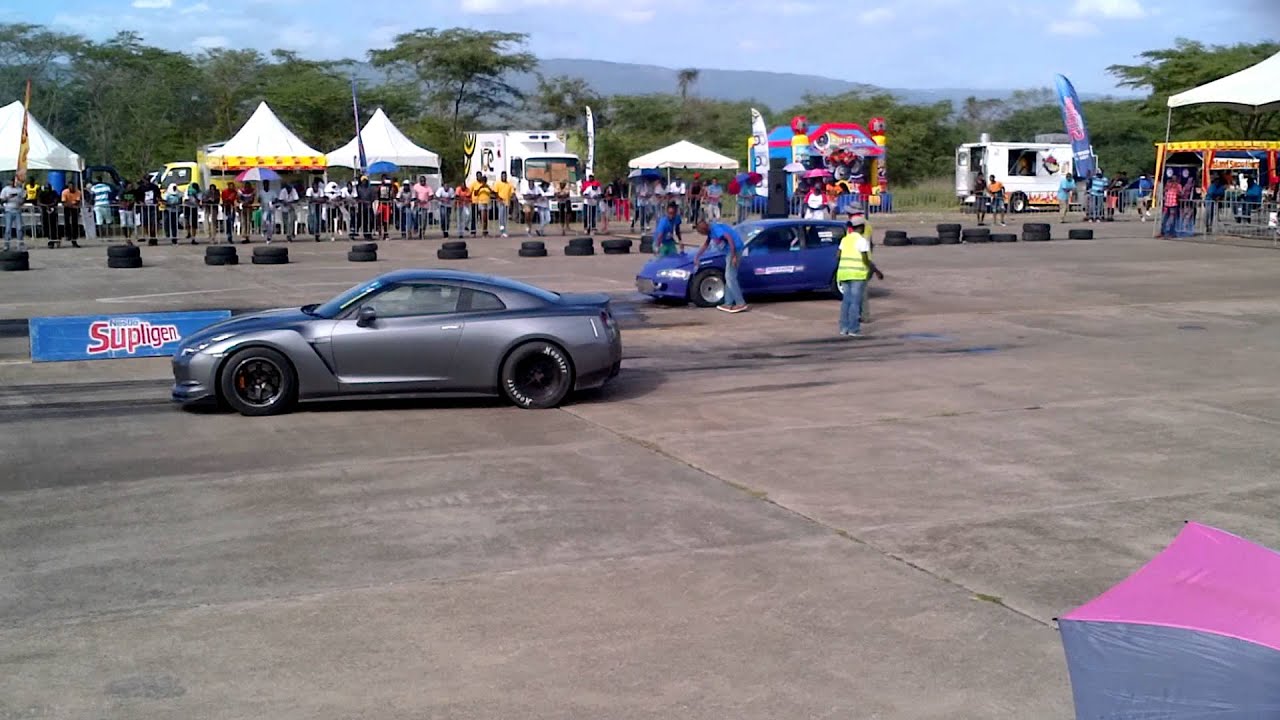 THE ULTIMATE NISSAN GTR vs HONDA AT VERNAM FIELD DECEMBER 2015