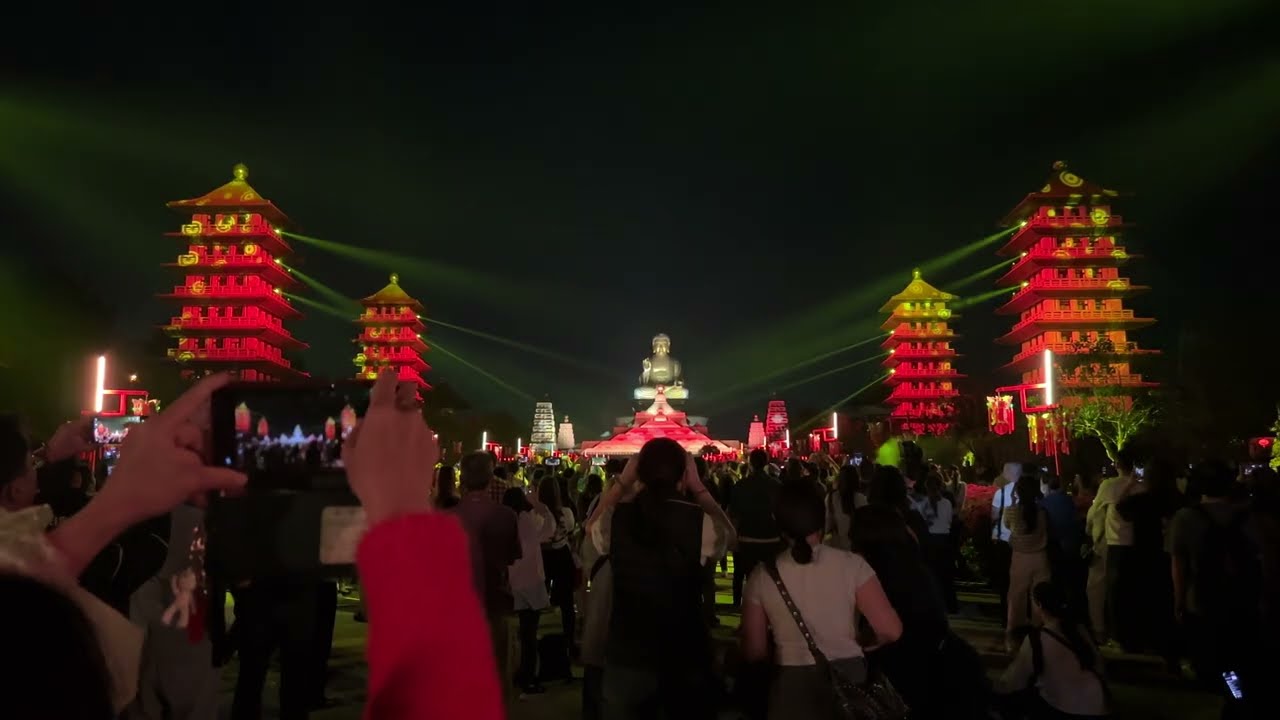 Màn Trình Diễn Ánh Sáng Mùng 1 Tết Tại Ngôi Chùa Lớn Nhất Đài Loan (Phật Quang Sơn - Cao Hùng)
