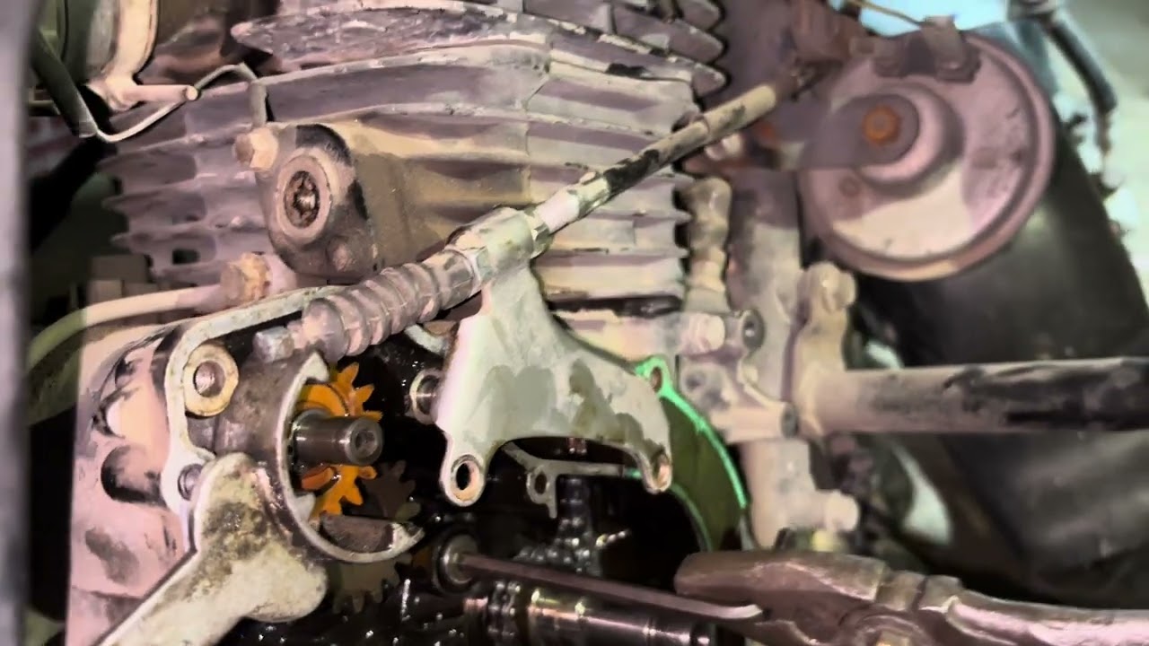 Engine chember ki chudi banaye bina engine khole? 