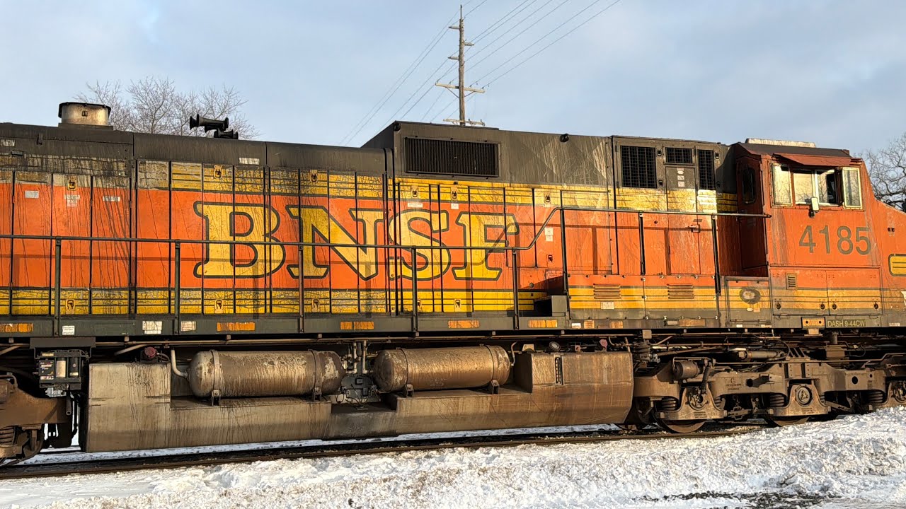 01/29/26 BNSF Intermodal Train w/ BNSF 4185 (H2) Working Watkins Yard in Columbus, OH
