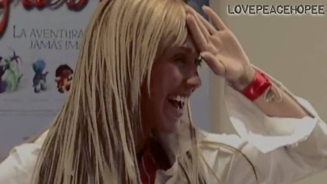 Mia casi dice Poncho grabando rebelde
