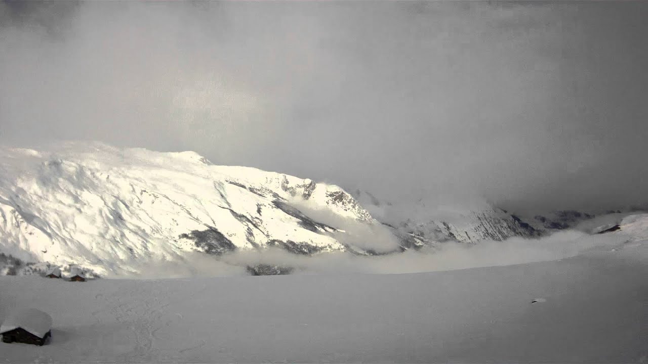 FILE0076 Les Menuires Trois Vallees 2013 Blue piste Gros Tougne going uphill for 3V connection