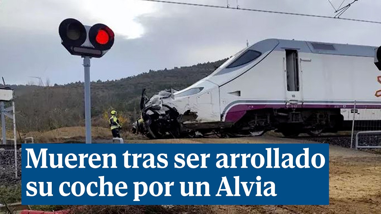 Mueren dos operarios de las obras del AVE al ser arrollado su coche por un Alvia en un paso a nivel