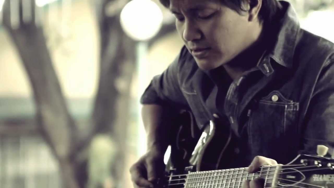 Ebe Dancel - PaalamKahapon [Official Music Video]