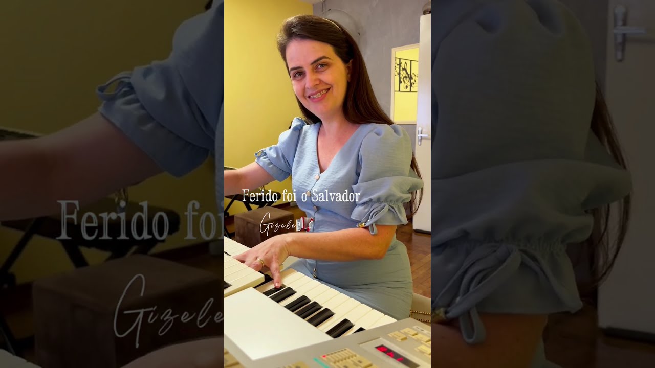 Tocando órgão na escola de música em Itu .