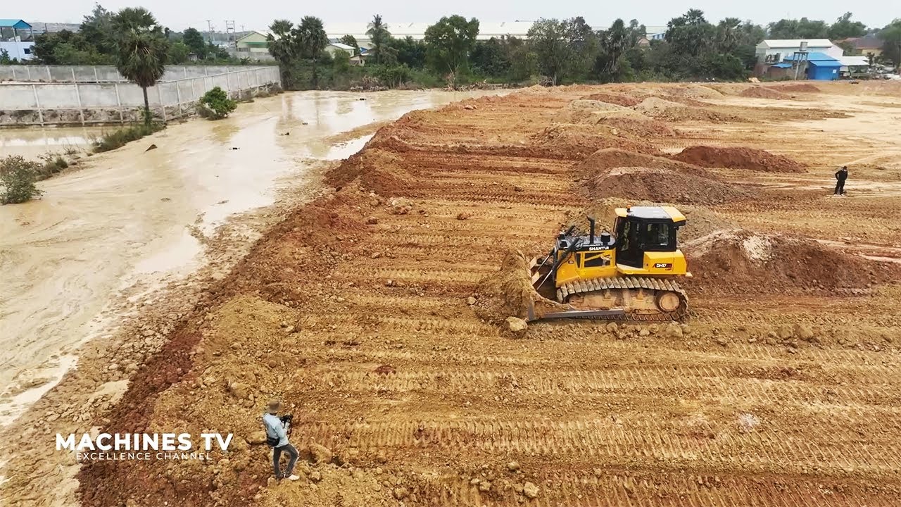 Good Job Successful 90% Deep Pond Filling Up Strong Power New Gen Bulldozer SHANTUI DH17C3 Pushing
