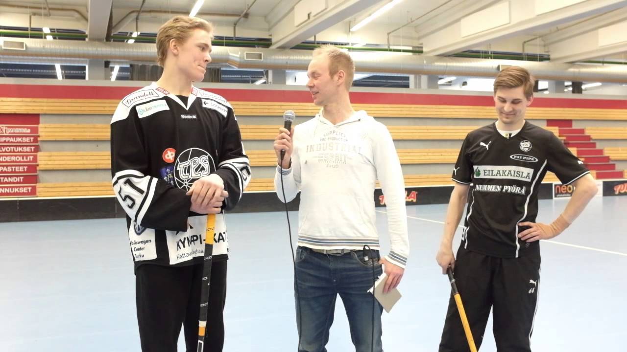 Katso kuinka käy: salibandypelaaja ja jääkiekkoilija salibandyn vetokisassa.