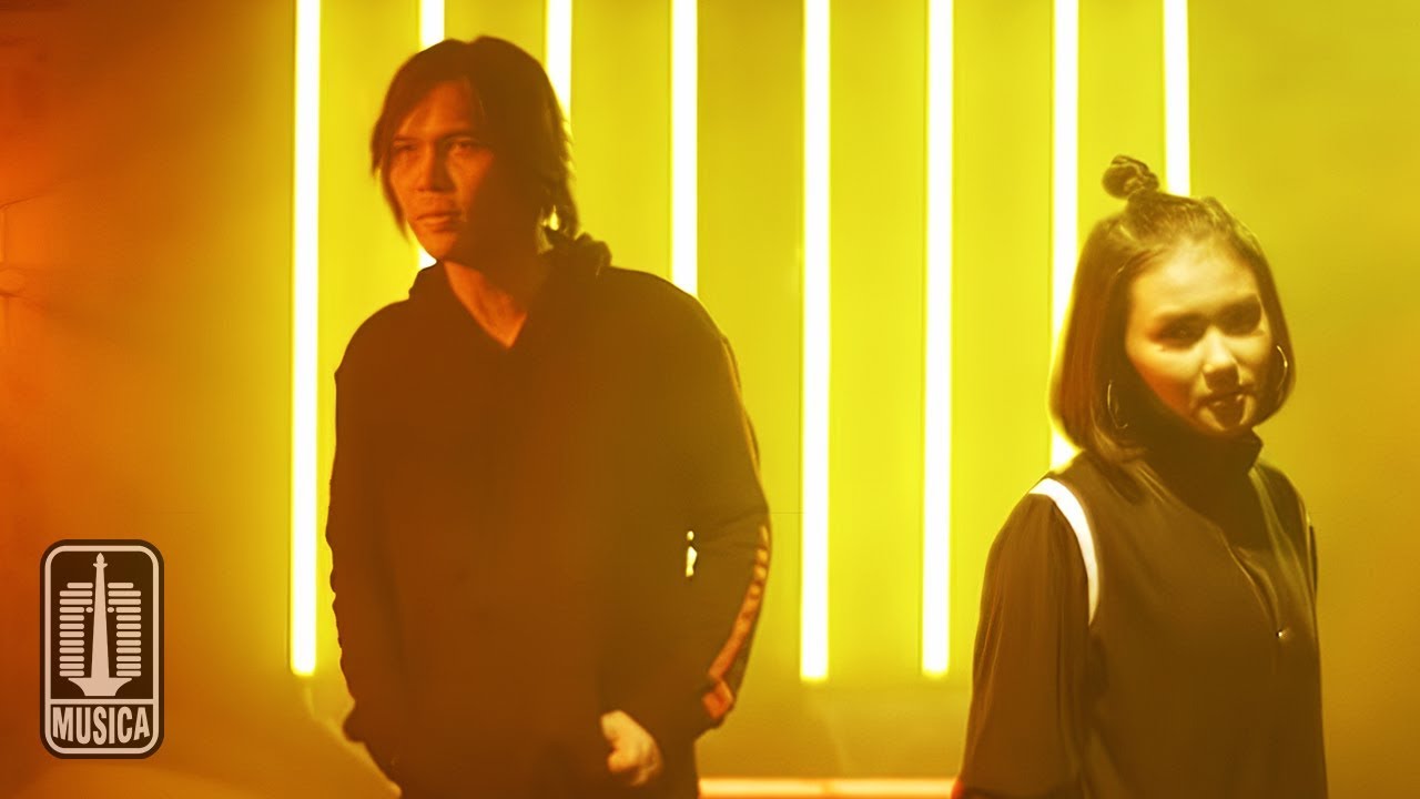 Once Mekel Feat Shakira Jasmine - Menaklukkan Dunia (Official Music Video)