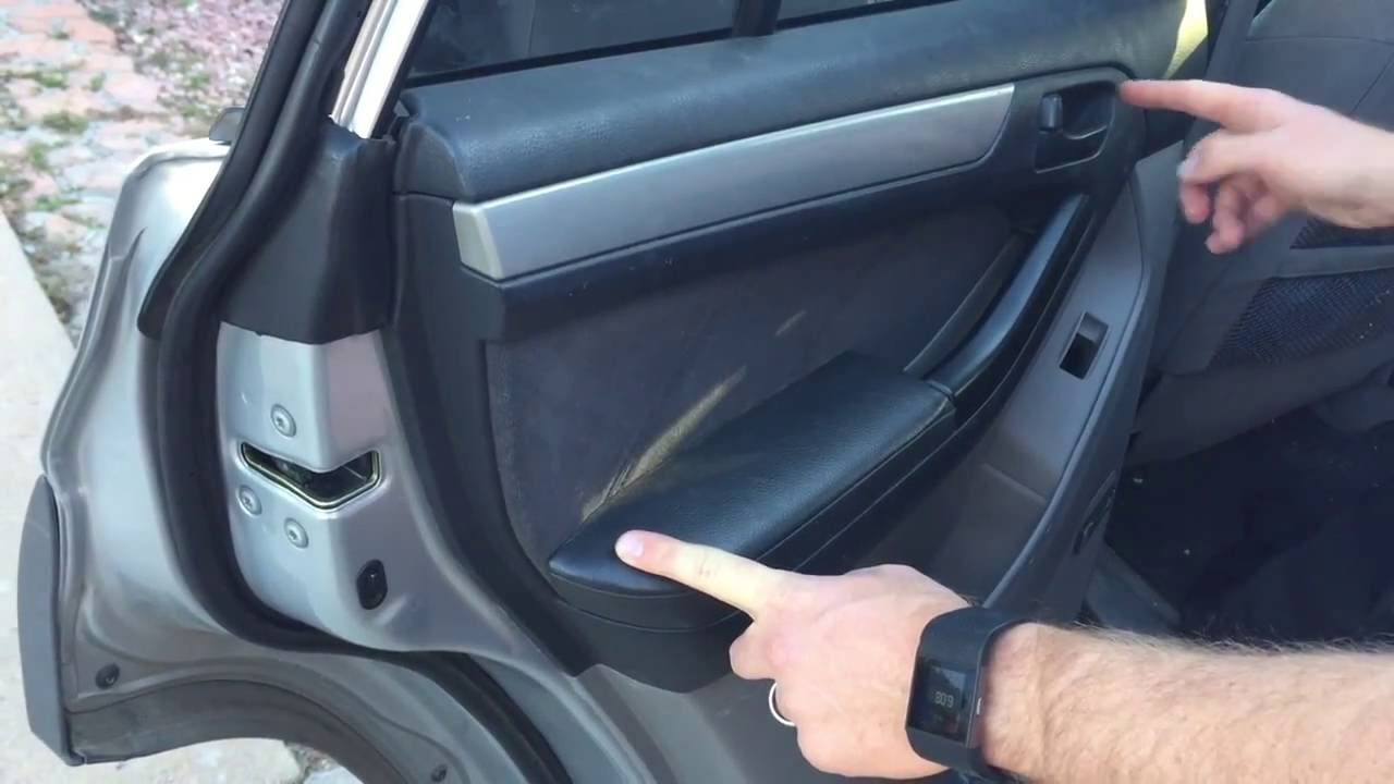 Снять заднюю дверную панель Toyota 4Runner 2003-2009