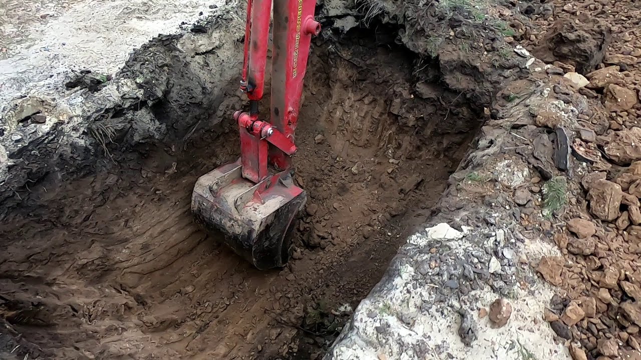 МТЗ 82 ( эксковатор ) Копаем яму в мерзлой земле !!!